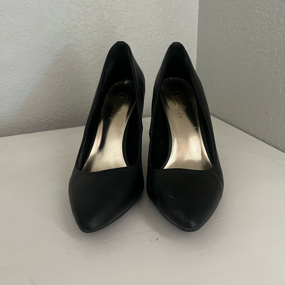 Black pointed heel